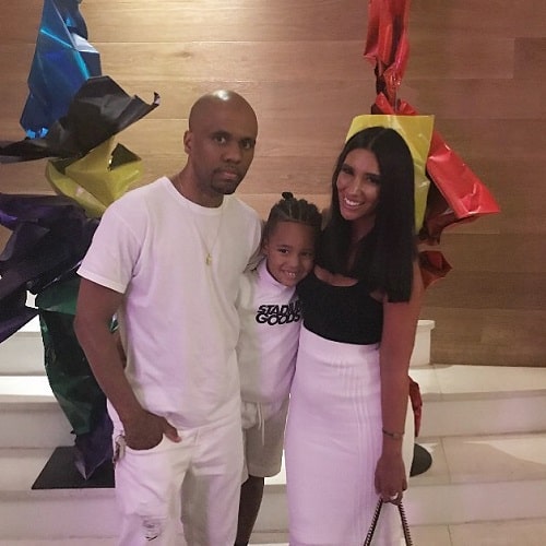 A picture of Caiden Mills with his parents.